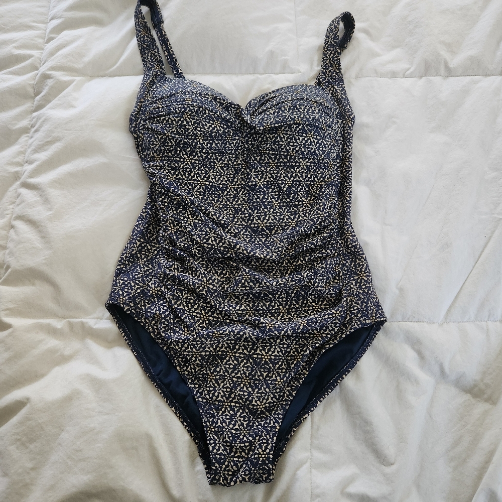 bond-eye swimwear One Piece Swimsuit Size 10 D/DD